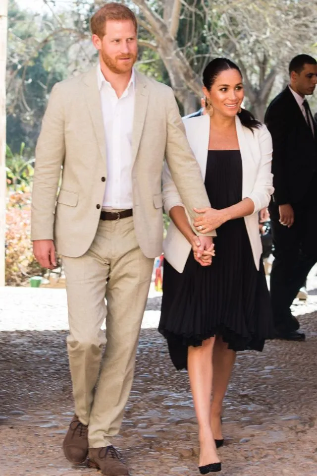 8 Potret Busana Hamil Tua ala Duchess of Sussex, Meghan Markle. Simpel tapi Elegan Maksimal! 13