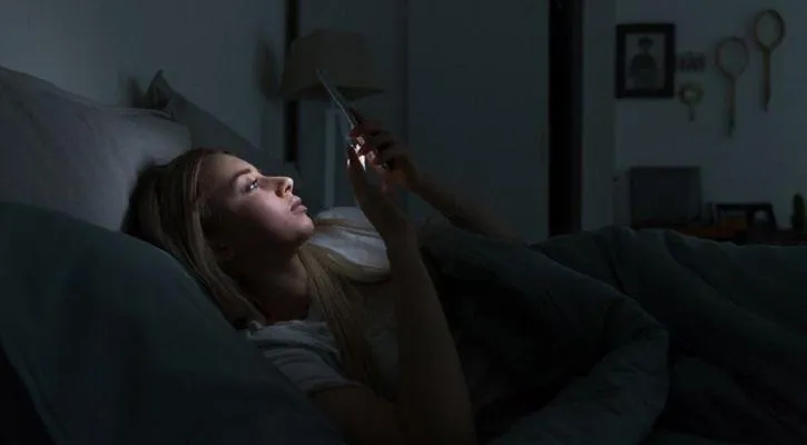 8 Kebiasaan Konyol Pembaca Hipwee Sebelum Tidur. Sudah Akui Saja, Banyak yang Begini, kan? 12