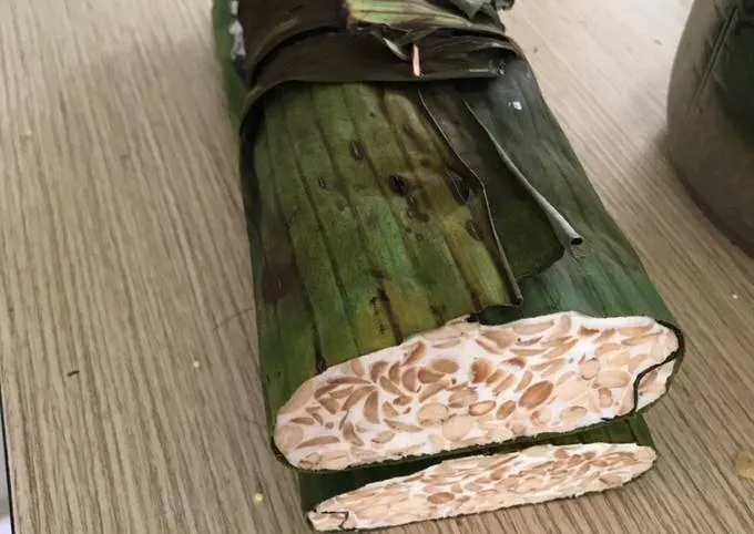 Bedanya Tempe yang Dibungkus Daun dengan Plastik Selain Tampilannya 4