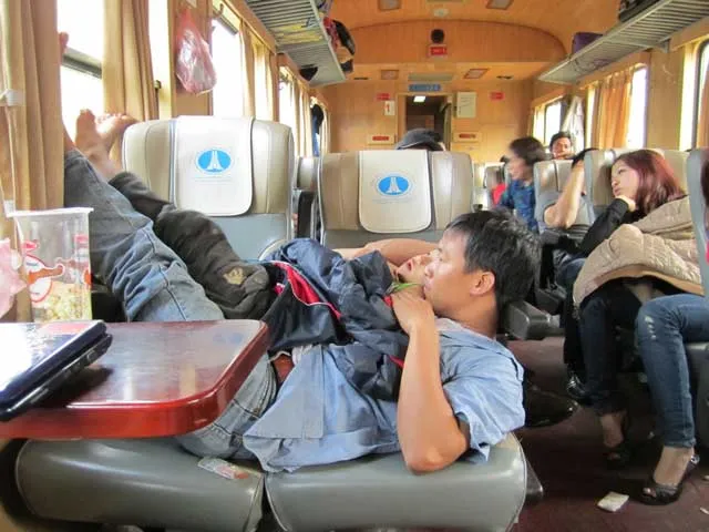 7 Kelakuan Penumpang Kereta Api yang Bikin Males. Kamu Pernah Nemuin yang Ngeselin Begini Nggak? 12