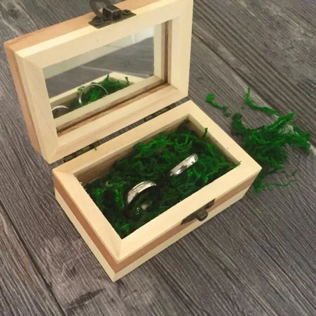 10 Inspirasi Ring Box Cantik Berbahan Kayu. Pas Nih, Buat Pesta Pernikahanmu Makin Terkesan Rustic 16