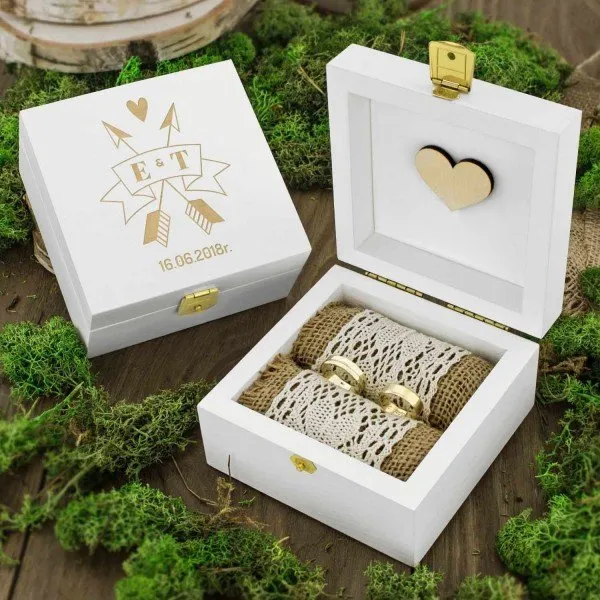 10 Inspirasi Ring Box Cantik Berbahan Kayu. Pas Nih, Buat Pesta Pernikahanmu Makin Terkesan Rustic 18