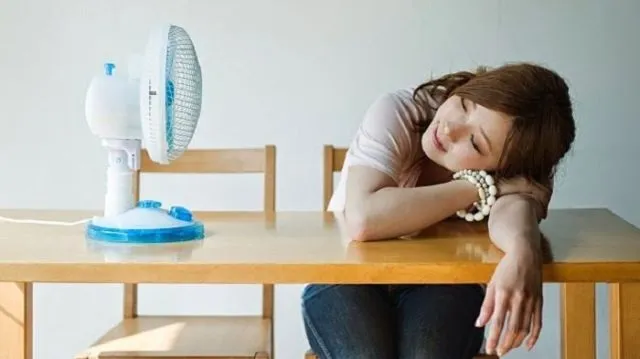 8 Curhatan Orang yang Nggak Kuat Pake AC. Menggigil Sendirian di Kala yang Lain pada Tidur Nyenyak 16