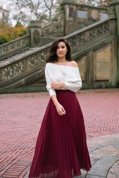 10 Ide Padu Padan Rok Lipit Alias Pleated Skirt Buat Kondangan. Pas Bagi yang Bosan Kebayaan 14