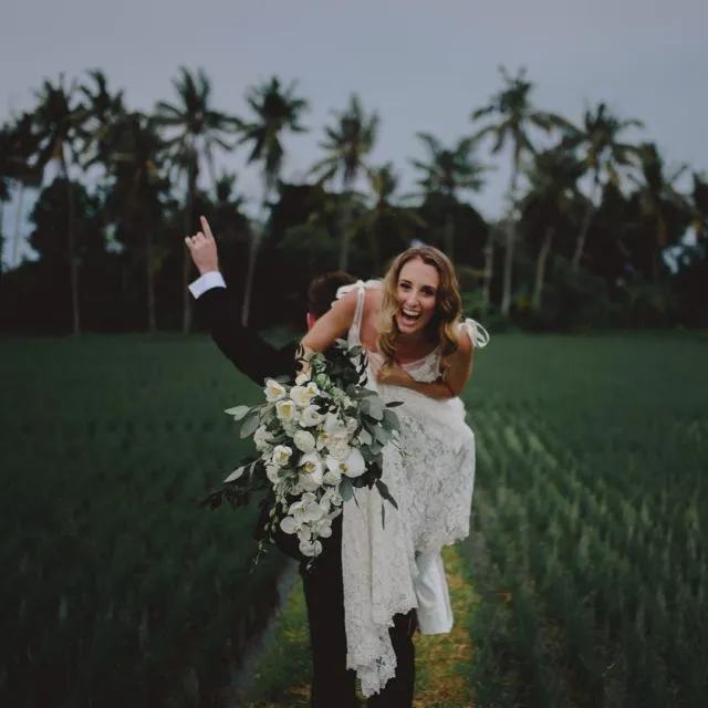 8 Ide Foto Prewedding Outdoor di Sawah yang Keren 12