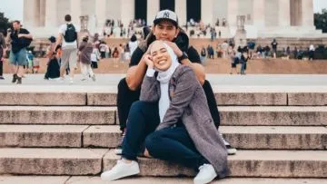 Fitrop Dipuji Suami Karena Bisa Bikin Air Hangat dan Mi Instan, Ia Berencana Ikut Master Chef!<amp-img src="http://guyonan%20fitri%20tropica%20soal%20air%20hangat%20-%20Fitri%20Tropica%20udah%20lama%20dikenal%20sebagai%20salah%20satu%20penyiar%20radio%20dan%20presentar%20yang%20kocak.%20Gaya%20bicaranya%20yang%20penuh%20mimik%20membuat%20publik%20merasa%20terhibur.%20Bahkan%20ketika%20ia%20memutuskan%20untuk%20hijrah%20dan%20berkerudung,%20ciri%20khasnya%20tersebut%20nggak%20pernah%20hilang,%20fitrop%20air%20hanget,%20air%20anget%20fitrop,%20fitri%20tropica%20lucu,%20fitri%20tropica%20kocak,%20fitrop%20dipuji%20suami,%20prestasi%20membanggakan%20fitrop,%20fitrop%20bikin%20air%20anget,%20tutorial%20bikin%20air%20hanget,%20air%20hanget%20enak,%20suami%20fitrop,%20daftar%20master%20chef%20indonesia" width="1" height="1"></amp-img>
