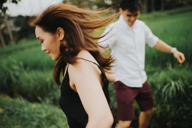 8 Ide Foto Prewedding Outdoor di Sawah yang Keren 18