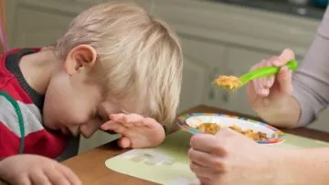 9 Trik Atasi Anak Suka Pilih-pilih Makanan. Jangan Asal Dipaksa ya, Nanti Malah Jadi Trauma Lo