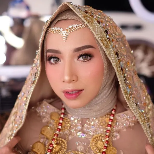 10 Ide Makeup Natural di Pernikahan Adat. Tak Selalu Harus Medok kok, Demi Manglingi~ 16