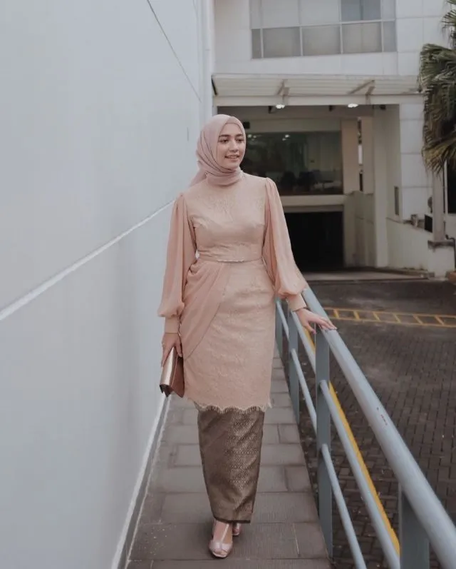 8 Model Baju Tunik Brokat Modern Terbaru 13