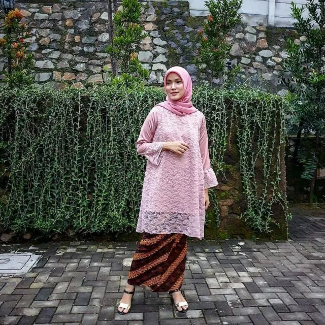 8 Model Baju Tunik Brokat Modern Terbaru 9