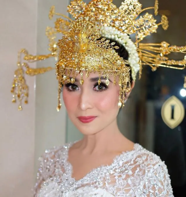 10 Ide Makeup Natural di Pernikahan Adat. Tak Selalu Harus Medok kok, Demi Manglingi~ 13