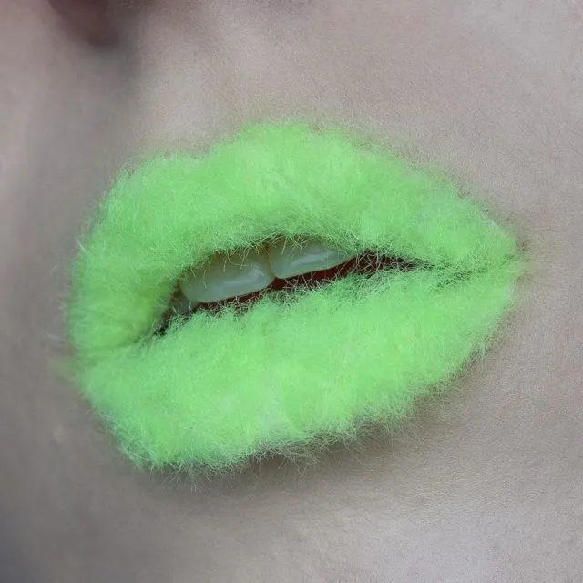 11 Tren Aneh di Dunia Fashion dan Make-up. Bikin Terheran-heran Saking Kreatifnya~ 11