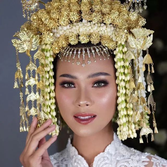 10 Ide Makeup Natural di Pernikahan Adat. Tak Selalu Harus Medok kok, Demi Manglingi~ 19