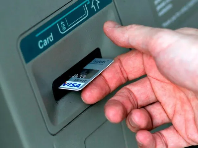 Cara Mengurus Kartu ATM Tertelan atau Hilang agar Saldo Aman 8 Cara Mengurus Kartu ATM Tertelan