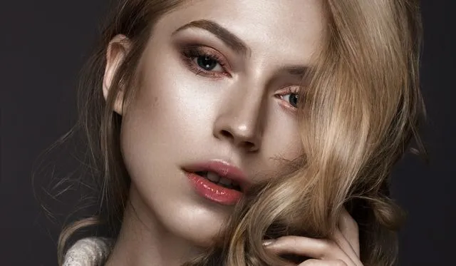 Tips Atasi 5 Jenis Masalah Kulit dengan Teknik Makeup 9