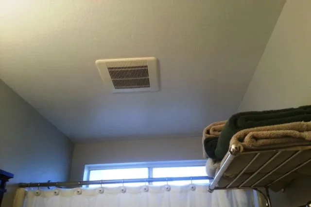 6 Trik Kamar Mandi Tanpa Ventilasi Anti Pengap & Lembab 8