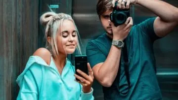 5 Pendapat Soal Unggah Foto Bareng Pacar di Media Sosial. Sebenarnya Penting atau Nggak sih?