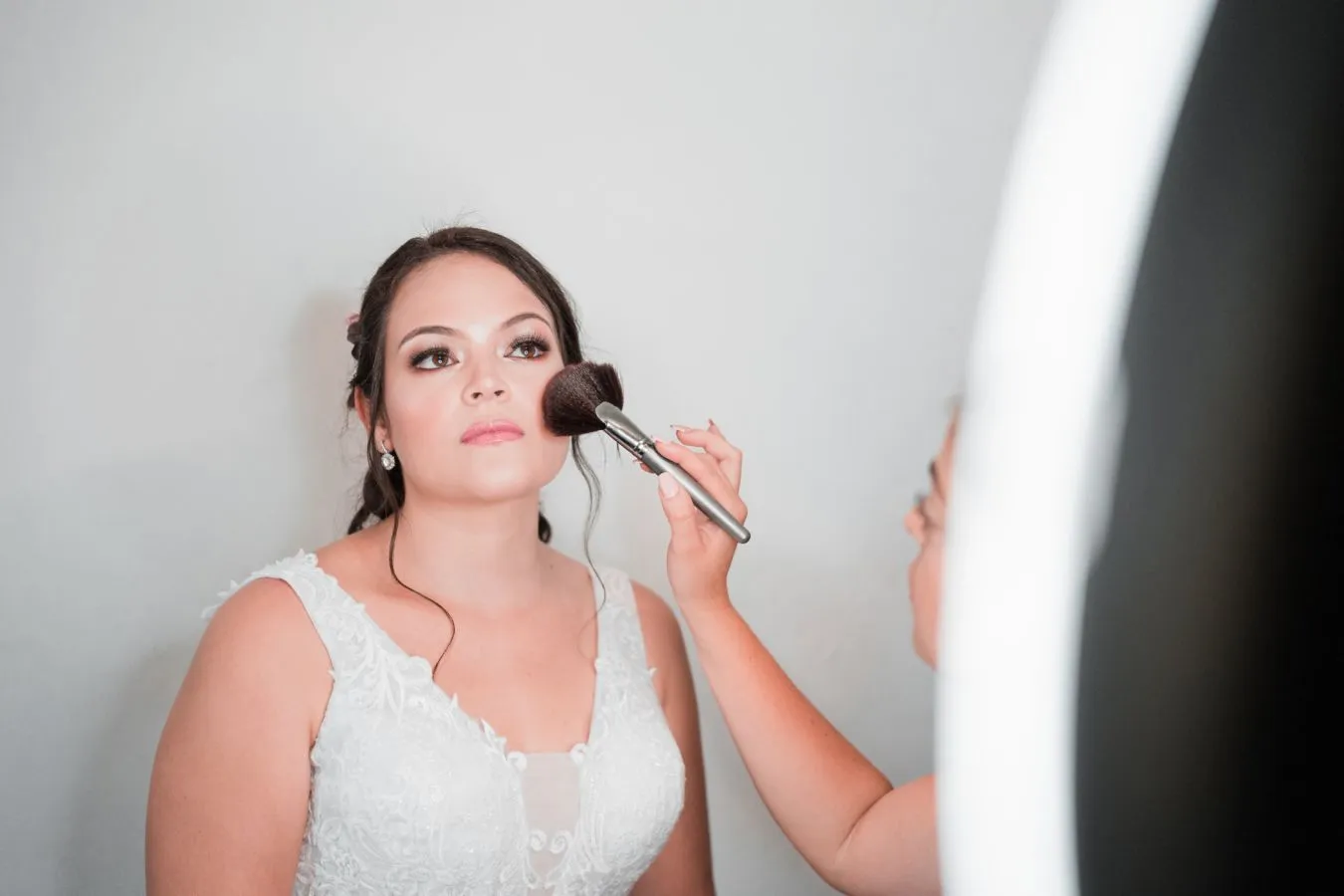 9 Aturan Umum Make-up yang Seringnya 'Didobrak' Para MUA Kondang. Hmm, Pantas Hasilnya Beda 13