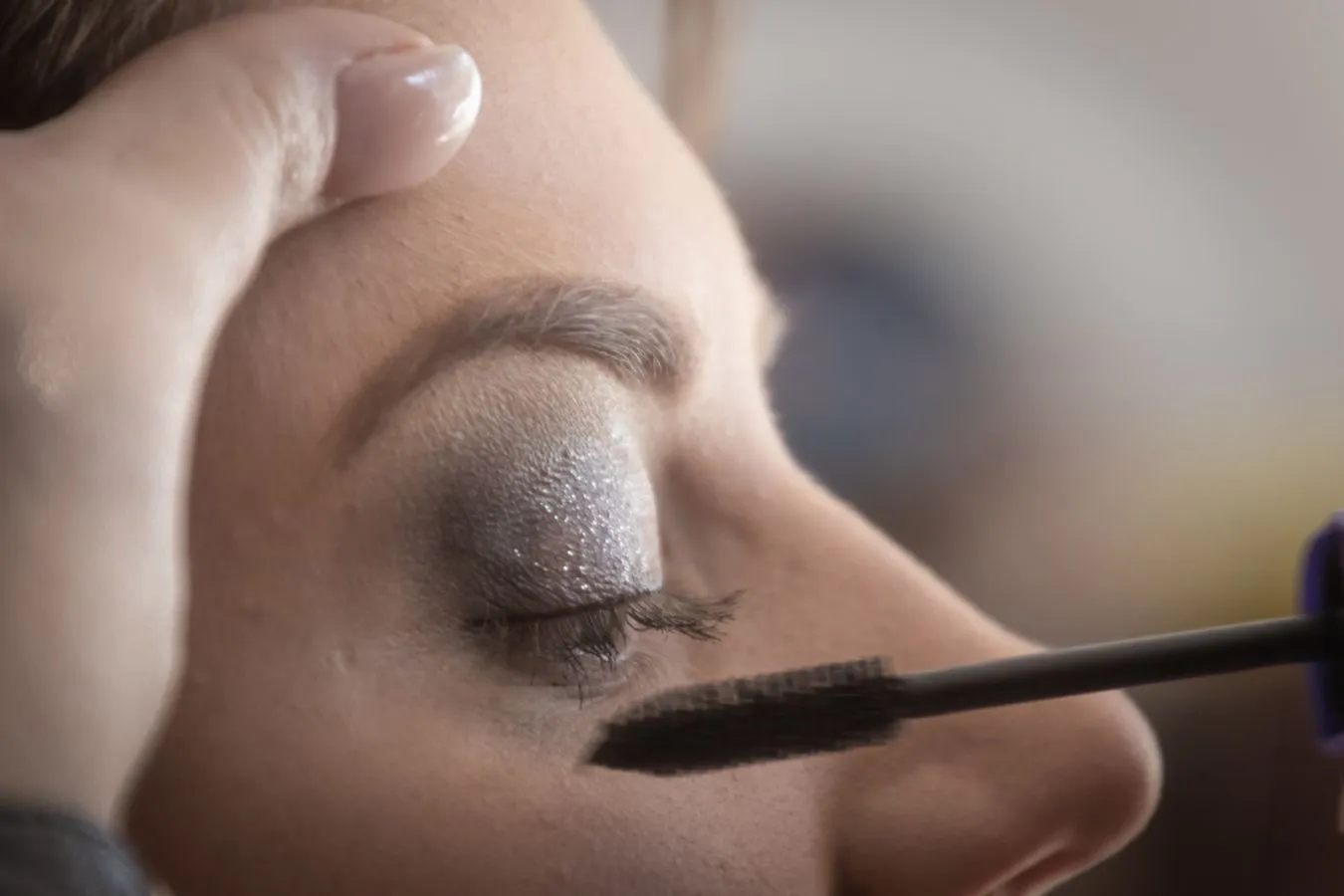 9 Aturan Umum Make-up yang Seringnya 'Didobrak' Para MUA Kondang. Hmm, Pantas Hasilnya Beda 18