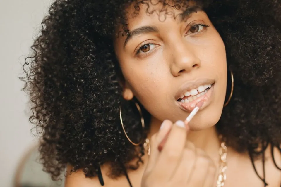 Tips Belajar Makeup untuk Pemula, Hasil Natural Flawless! 7