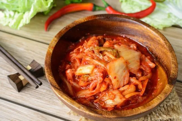 6 Khasiat Kimchi, Meski Rasanya Asam Tapi Banyak Manfaatnya 8