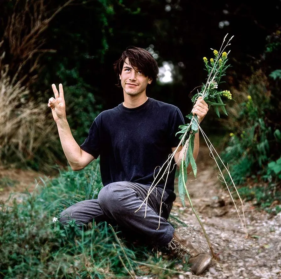 7+ Potret Keanu Reeves 30 Tahun Lalu. Ketampanannya Memang Tak Berkurang Sama Sekali~ 14