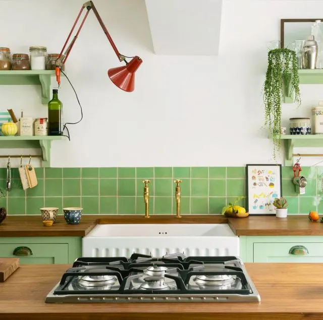 Padu Padan Warna Dapur SELAIN Putih Polosan. Suasana Masakmu Jadi Makin Asyik dan Berkesan