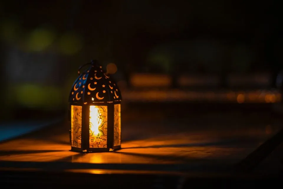 7 Inspirasi Lighting Pernikahan Outdoor dengan Lilin. Bikin Suasana Makin Syahdu nan Romantis 6