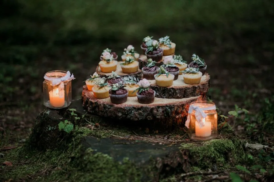 7 Inspirasi Lighting Pernikahan Outdoor dengan Lilin. Bikin Suasana Makin Syahdu nan Romantis 4