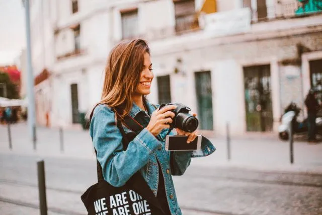 6 Tips Cari Kenalan Saat Lagi Solo Traveling. Buat Para Cewek Nggak Perlu Khawatir! 11