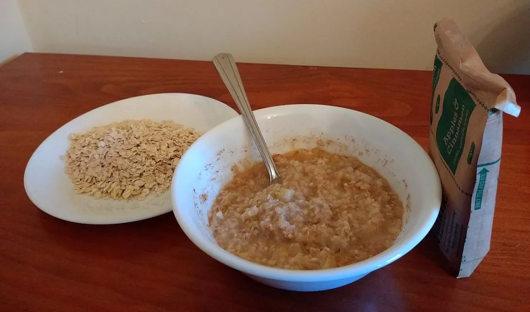 8 Cara Meracik Masker Oatmeal untuk Redakan Jerawat. Mudah dan Hemat! 11 masker oatmeal untuk bekas jerawat