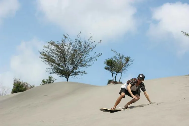 Potret Gumuk Pasir Parangkusumo, Destinasi Wisata ala Timur Tengah yang Hits di Jogja 9