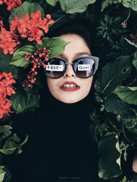 9 Pose Selfie Paling Aesthetic, Siap Upload Instagram! 14