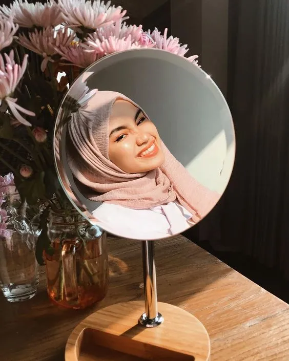 9 Pose Selfie Paling Aesthetic, Siap Upload Instagram! 17