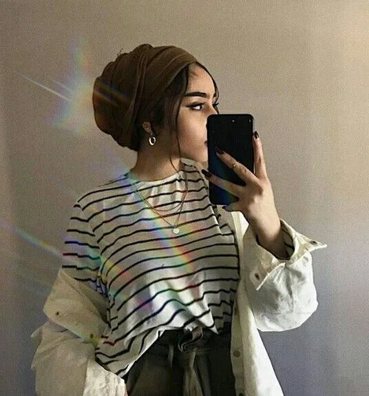 9 Pose Selfie Paling Aesthetic, Siap Upload Instagram! 10