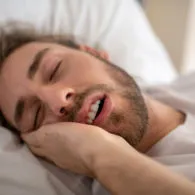 6 Cara Mengatasi Tidur Mangap Tanpa Harus Pakai Plester di Mulut