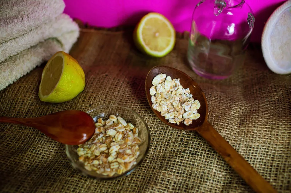 8 Cara Meracik Masker Oatmeal untuk Redakan Jerawat. Mudah dan Hemat! 13 masker oatmeal dan susu