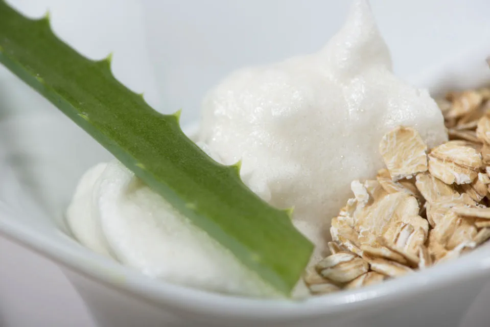 8 Cara Meracik Masker Oatmeal untuk Redakan Jerawat. Mudah dan Hemat! 15 masker oatmeal dan kopi