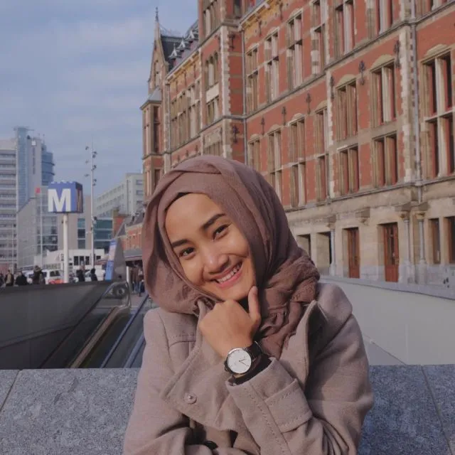 8 Warna Hijab yang Cocok buat Kulit Sawo Matang 9