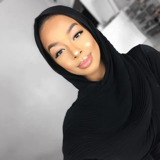 8 Warna Hijab yang Cocok buat Kulit Sawo Matang 12