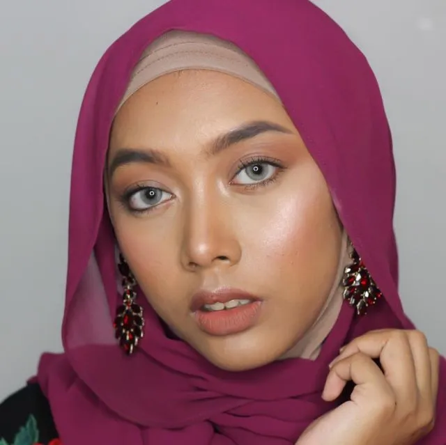 8 Warna Hijab yang Cocok buat Kulit Sawo Matang 10