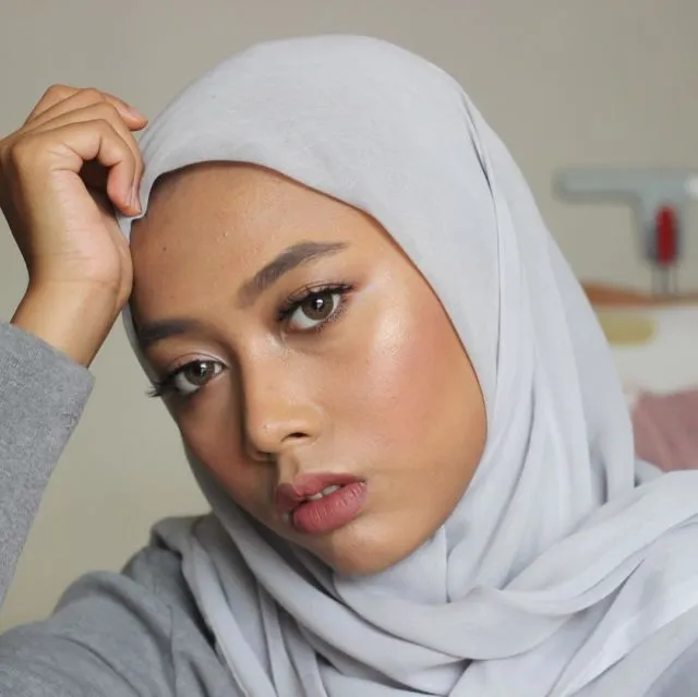 8 Warna Hijab yang Cocok buat Kulit Sawo Matang 15