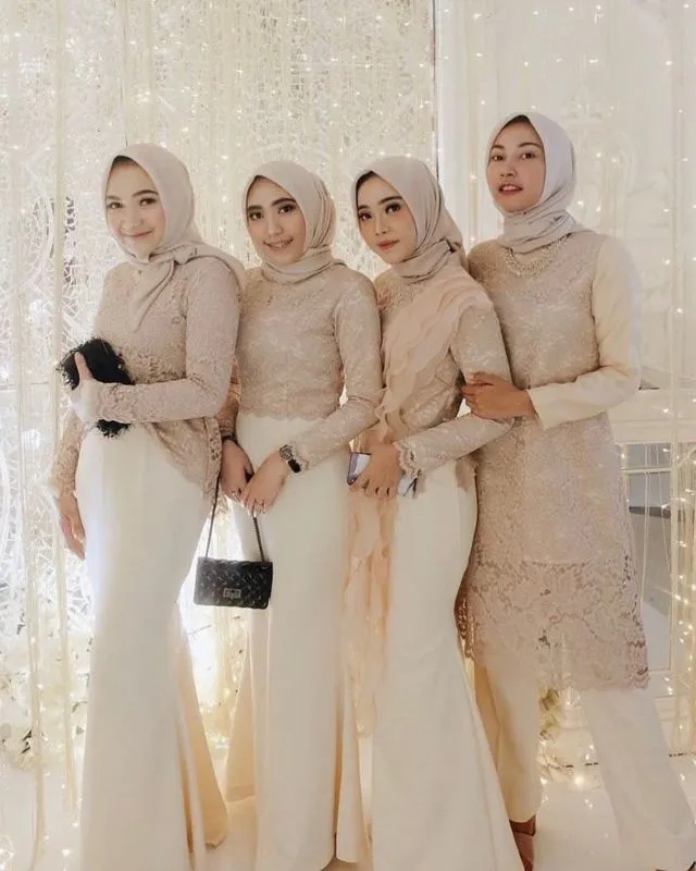 12 Model Baju Bridesmaid Warna Nude (Kalem dan Mempesona) 23