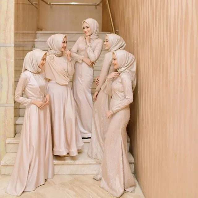 12 Model Baju Bridesmaid Warna Nude (Kalem dan Mempesona) 17