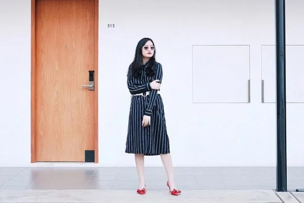 6 Pose Selfie Paling Andalan yang Selalu Dipakai Cewek 10
