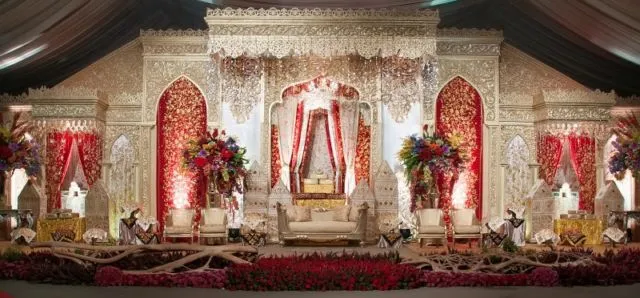 10 Dekorasi Pernikahan Memanfaatkan Kain Tradisional 12
