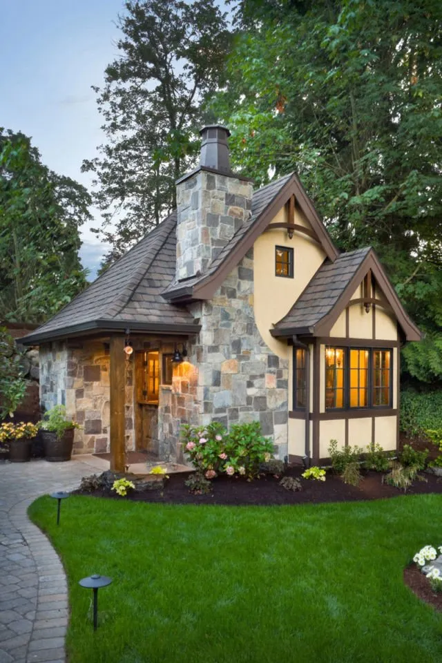 9 Desain Rumah Gaya Eropa Klasik & Minimalis 13