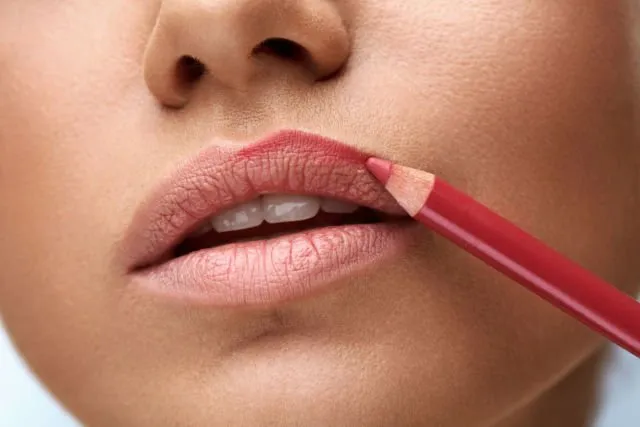 5 Tips Pemakaian Lip Liner. Asal Diikuti, Bibirmu Bisa Cetar Membahana 7