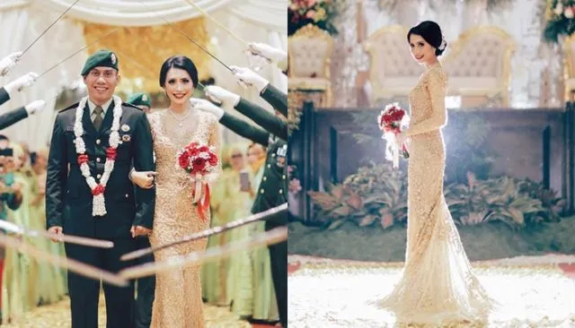 14 Ide Busana Elegan untuk Bersanding dengan Pasangan Berseragam di Pelaminan 16